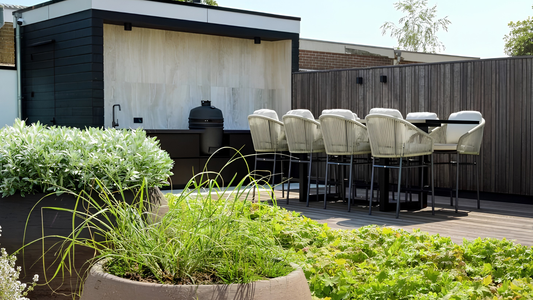 Top 10 Must-Have Accessories for a Luxury Outdoor Kitchen