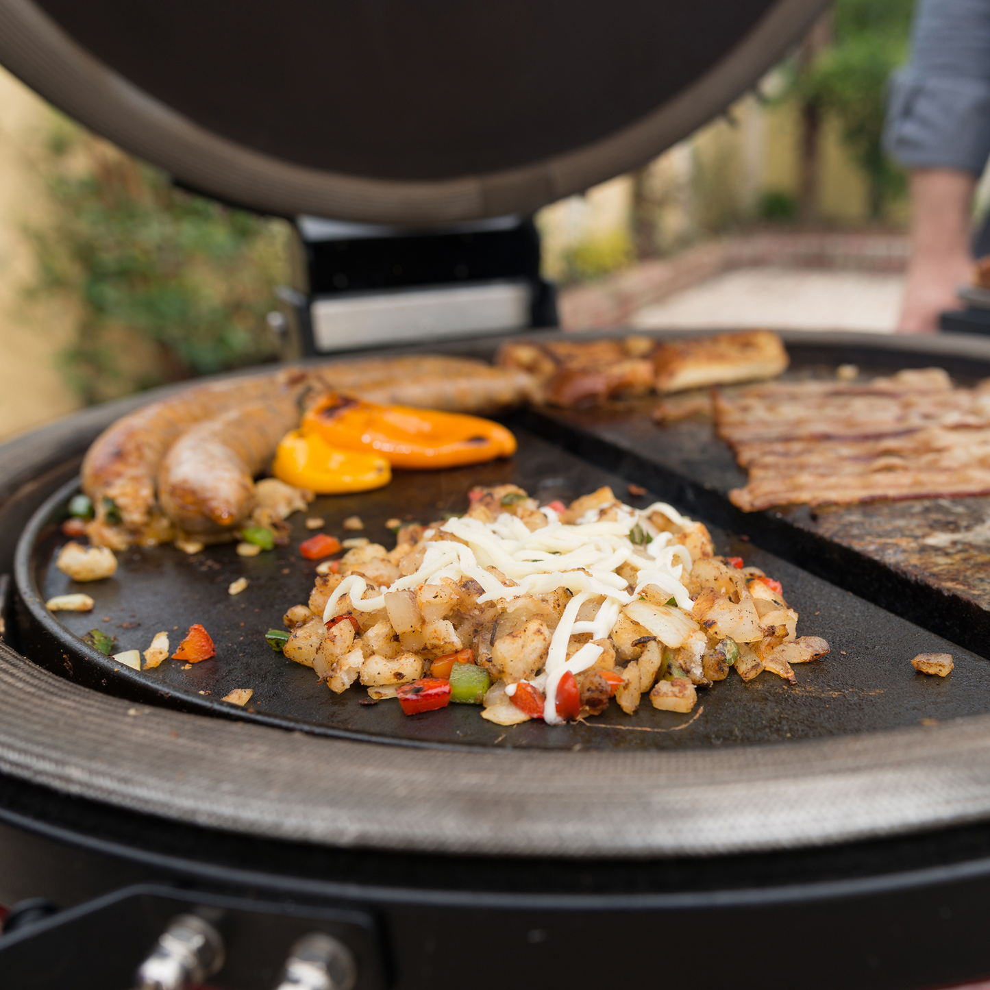 Kamado Joe® - HALF MOON CAST IRON REVERSIBLE GRIDDLE - Big Joe