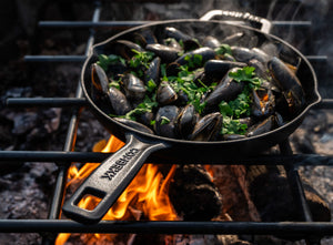 Combekk® Classic Skillet (26cm) – Enameled Recycled Cast Iron, Matt Black
