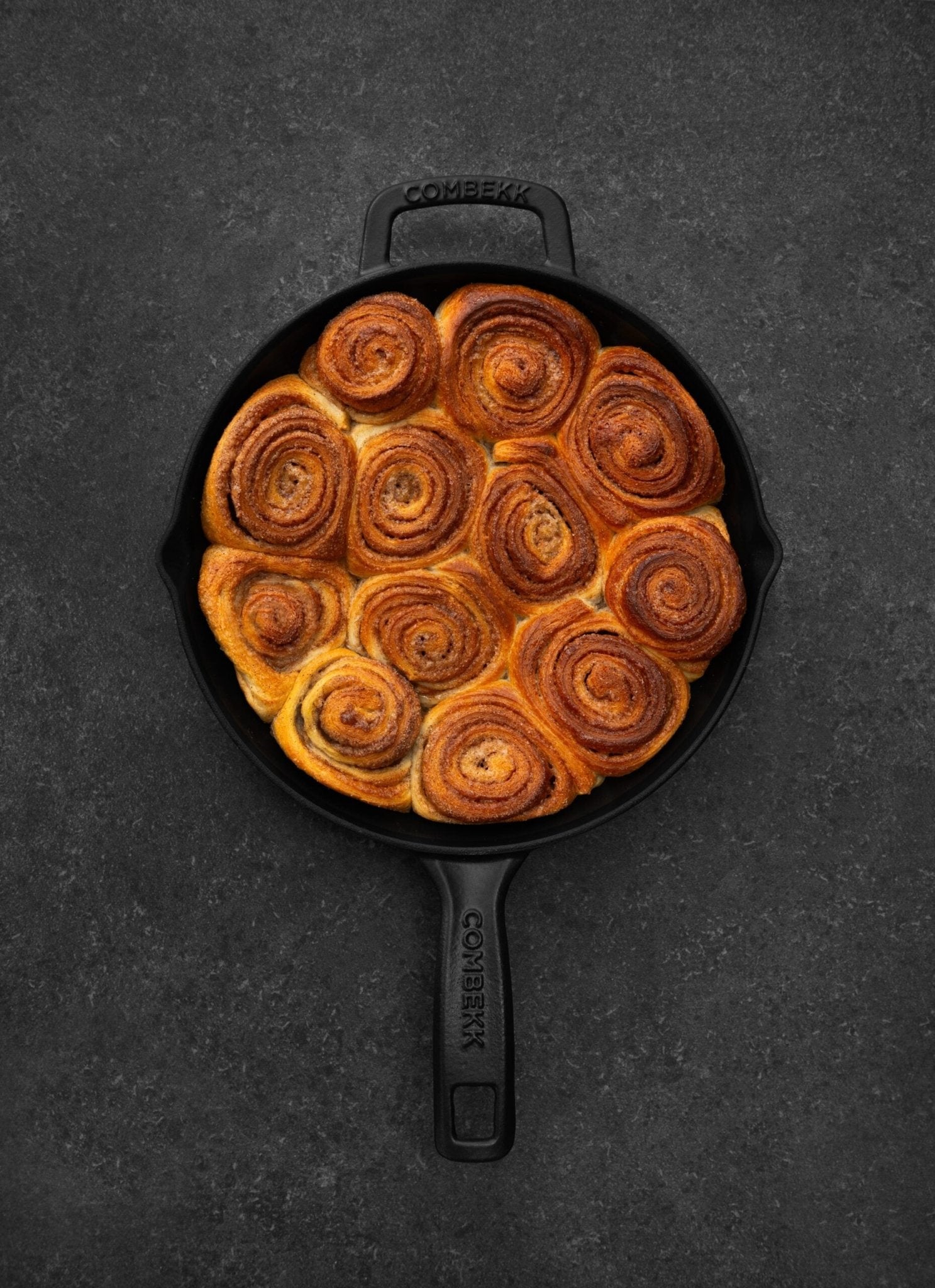 Combekk® Classic Skillet (26cm) – Enameled Recycled Cast Iron, Matt Black - Importeco
