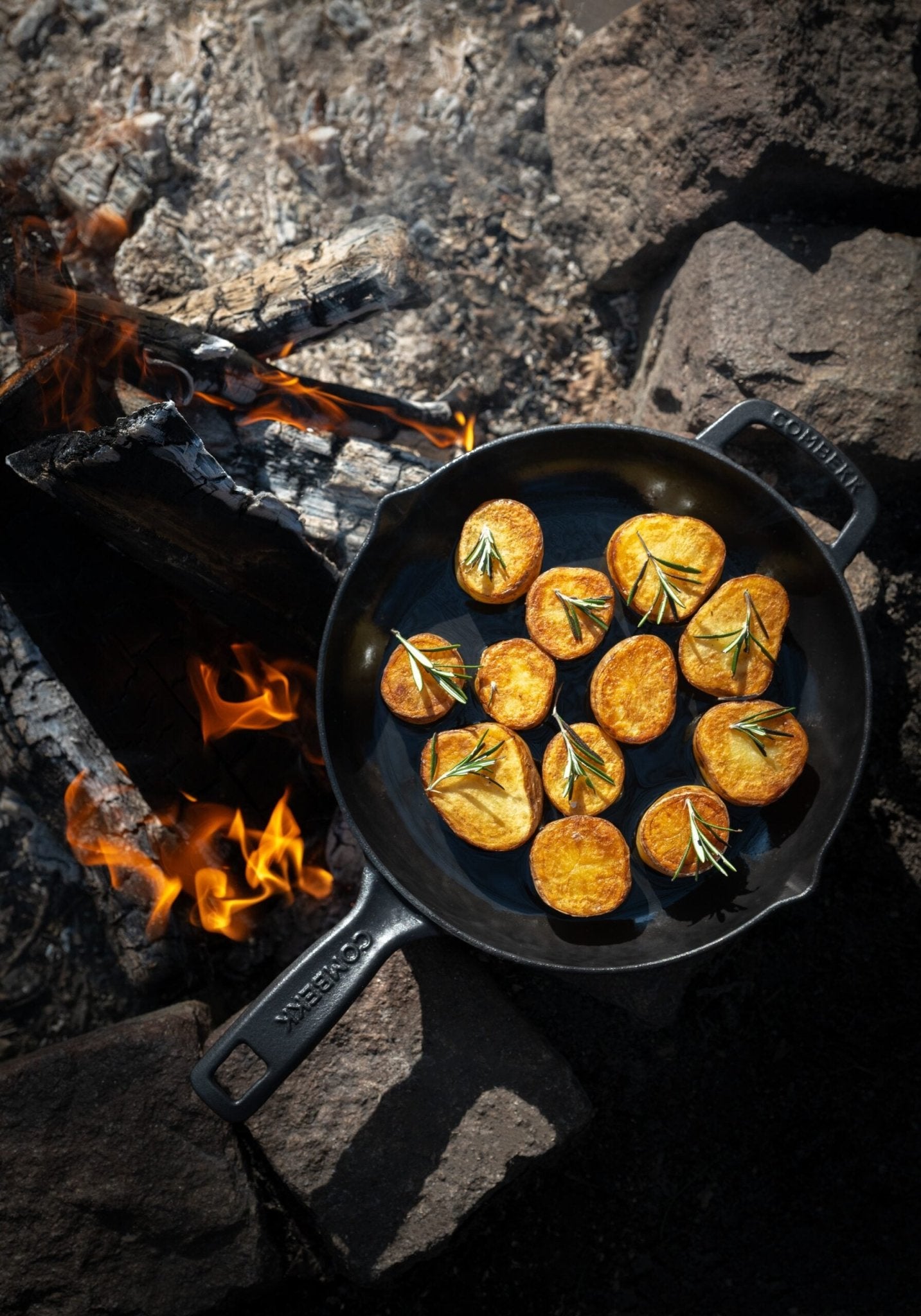 Combekk® Classic Skillet (26cm) – Enameled Recycled Cast Iron, Matt Black - Importeco