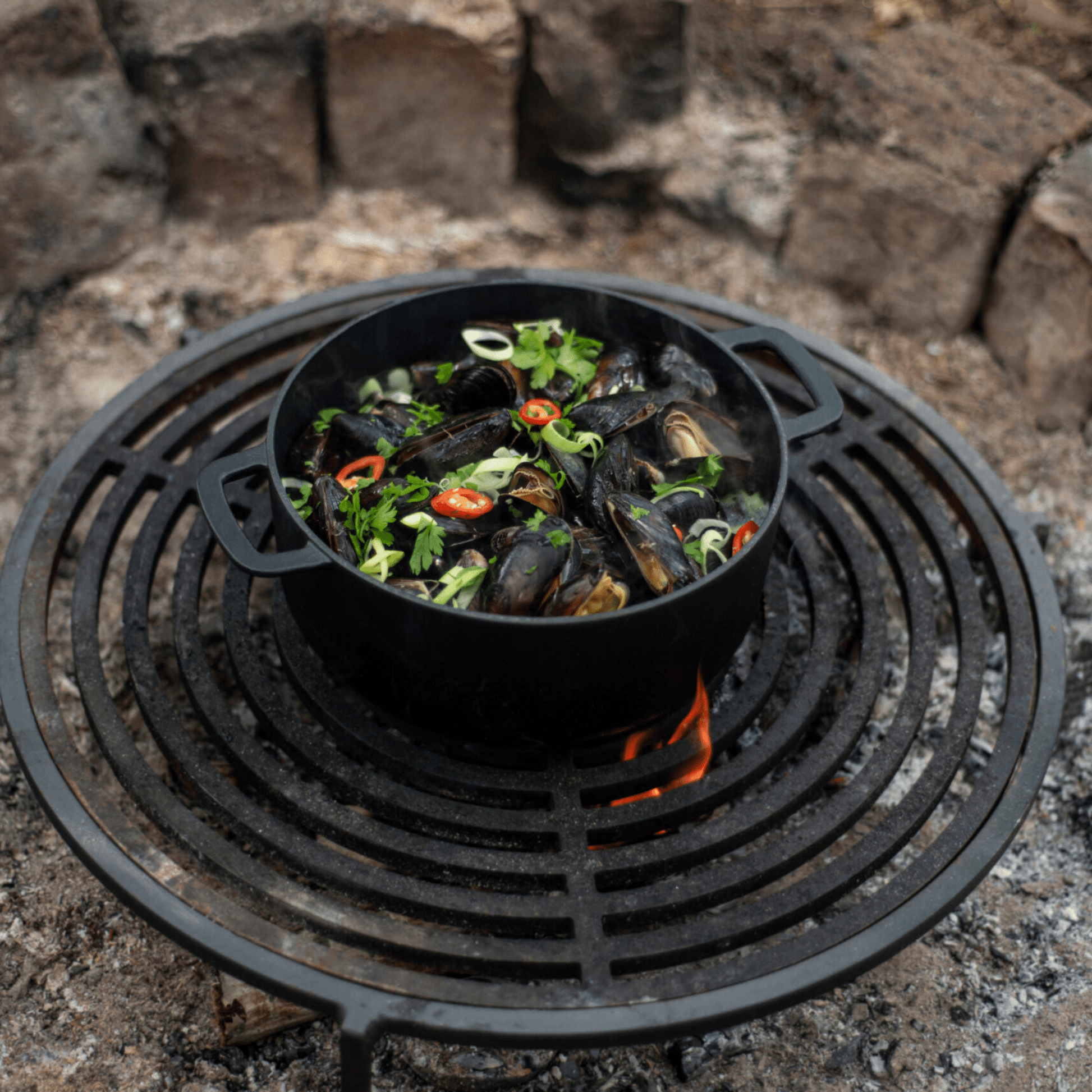 Combekk® Sous-Chef Dutch Oven (24cm) – Enameled Recycled Cast Iron, Black - Importeco