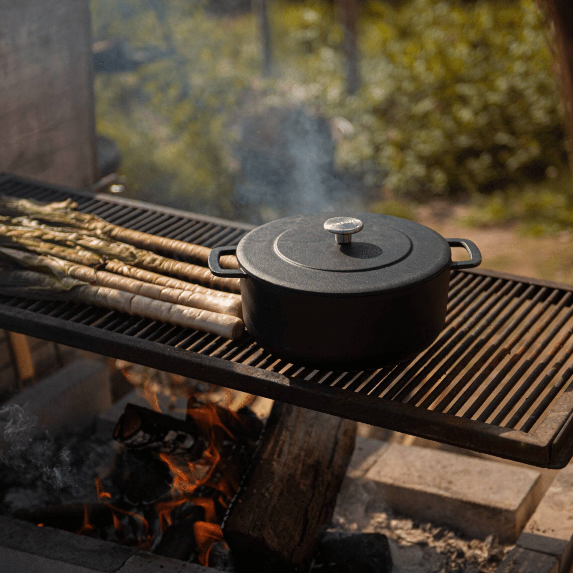 Combekk® Sous-Chef Dutch Oven (24cm) – Enameled Recycled Cast Iron, Black - Importeco